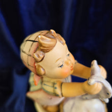 Load image into Gallery viewer, Hummel “Wash Day” #425

