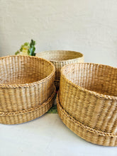 Load image into Gallery viewer, Set of 3 Woven Nesting Baskets with Lids 001
