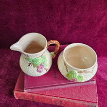 Load image into Gallery viewer, Wade Bramble Cream and Sugar Set Berries and Leaves 025
