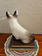 Load image into Gallery viewer, 25 08 Vintage Kensington Siamese Cat
