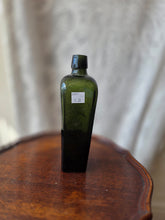Load image into Gallery viewer, Vintage bottles 2601
