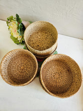 Load image into Gallery viewer, Set of 3 Woven Nesting Baskets with Lids 001
