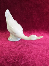 Load image into Gallery viewer, Nao Suspicious Duck 42308
