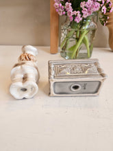 Load image into Gallery viewer, Vintage Norcrest &quot;Baker &amp; Oven&quot; Salt and Pepper Shakers. 25 03
