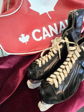 Load image into Gallery viewer, Invictus Size 10.5 Leather Skates with Red Canada Case 42511
