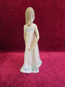 Lladro Sara Girl Holding Hat #56 42506