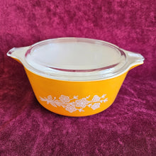 Load image into Gallery viewer, Pyrex Butterfly Gold Casserole Lidded Dish 2.5 L 42506
