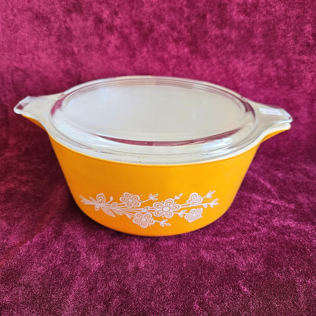 Pyrex Butterfly Gold Casserole Lidded Dish 2.5 L 42506