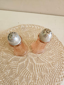 Pink Depression Glass Anchor Hocking Salt and Pepper Shaker Set 020