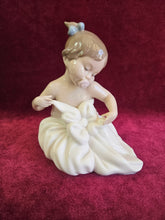 Load image into Gallery viewer, Nao My Blanky Figurine 2508
