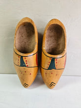 Load image into Gallery viewer, Wooden Dutch Clogs Shoes Hand Painted 42302
