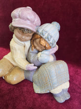 Load image into Gallery viewer, Lladro A Sweet Gesture 195
