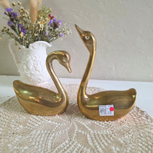 Load image into Gallery viewer, Vintage Brass Swans 42509
