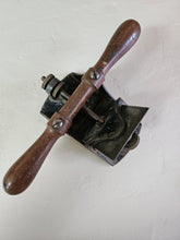 Load image into Gallery viewer, Vintage No 12 Scraper Plane 2480
