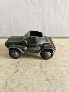Premier #140 Tank with army man 2486