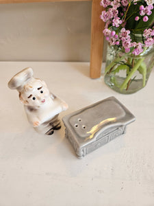 Vintage Norcrest "Baker & Oven" Salt and Pepper Shakers. 25 03