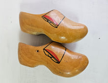 Load image into Gallery viewer, Wooden Dutch Clogs Shoes Hand Painted 42302
