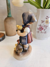 Load image into Gallery viewer, Hummel Goebel Feeding Time Figurine #199/0 #42503
