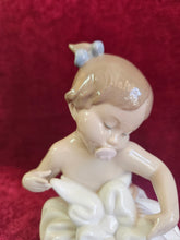 Load image into Gallery viewer, Nao My Blanky Figurine 2508
