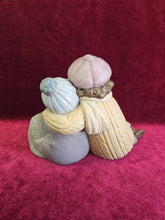 Load image into Gallery viewer, Lladro A Sweet Gesture 195

