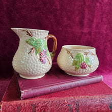 Load image into Gallery viewer, Wade Bramble Cream and Sugar Set Berries and Leaves 025
