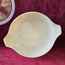 Load image into Gallery viewer, Pyrex Butterfly Gold Casserole Lidded Dish 2.5 L 42506
