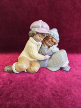 Load image into Gallery viewer, Lladro A Sweet Gesture 195
