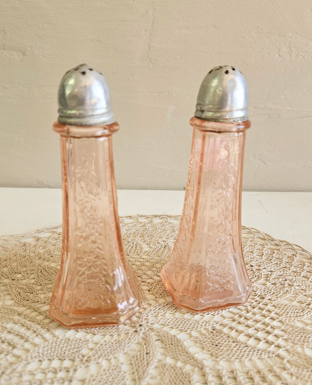 Pink Depression Glass Anchor Hocking Salt and Pepper Shaker Set 020