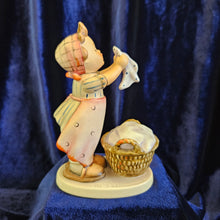 Load image into Gallery viewer, Hummel “Wash Day” #425
