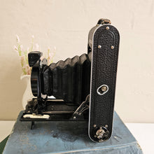 Load image into Gallery viewer, Ziess Ikon Contessa-Nettle Folding Camera 024
