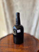 Load image into Gallery viewer, Vintage bottles 2601
