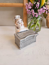 Load image into Gallery viewer, Vintage Norcrest &quot;Baker &amp; Oven&quot; Salt and Pepper Shakers. 25 03
