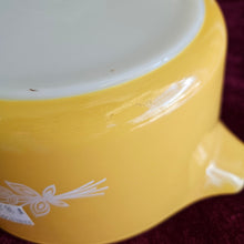 Load image into Gallery viewer, Pyrex Butterfly Gold Casserole Lidded Dish 1.5 L 42506

