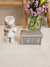 Load image into Gallery viewer, Vintage Norcrest &quot;Baker &amp; Oven&quot; Salt and Pepper Shakers. 25 03
