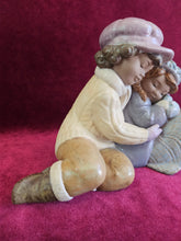 Load image into Gallery viewer, Lladro A Sweet Gesture 195
