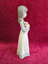 Load image into Gallery viewer, Nao Someone to Love Figurine 42307
