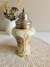 Load image into Gallery viewer, S.F. &amp; Co. Royal Devon Sugar Shaker #957
