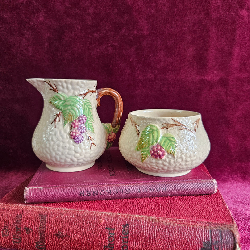 Wade Bramble Cream and Sugar Set Berries and Leaves 025