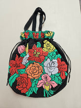 Load image into Gallery viewer, Vintage Beaded Purse 25 01
