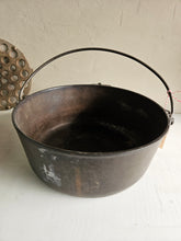 Load image into Gallery viewer, Cast Iron Smart’s No. 8 Dutch Oven 023
