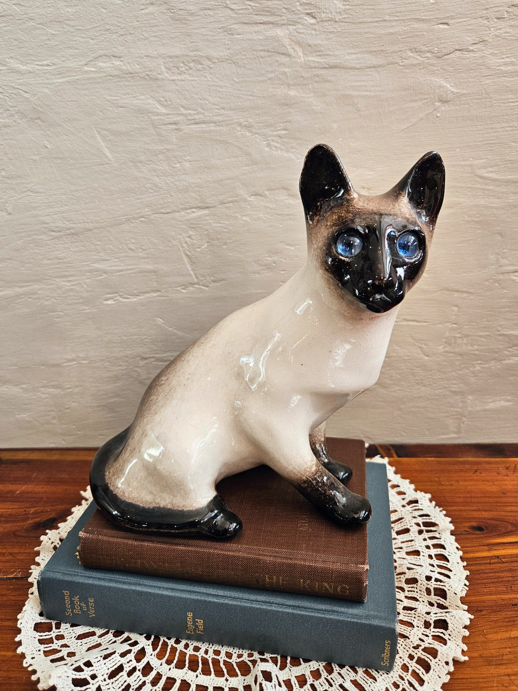 25 08 Vintage Kensington Siamese Cat