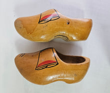 Load image into Gallery viewer, Wooden Dutch Clogs Shoes Hand Painted 42302
