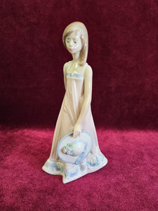 Lladro Sara Girl Holding Hat #56 42506