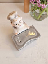 Load image into Gallery viewer, Vintage Norcrest &quot;Baker &amp; Oven&quot; Salt and Pepper Shakers. 25 03
