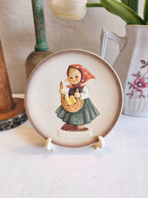 Load image into Gallery viewer, Hummel Goebel Little Homemakers Small Plate 748 / 909
