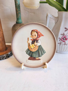 Hummel Goebel Little Homemakers Small Plate 748 / 909